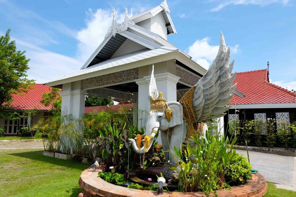 Karinthip Village Chiang Mai Exterior photo