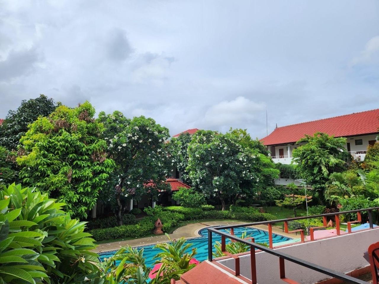 Karinthip Village Chiang Mai Exterior photo