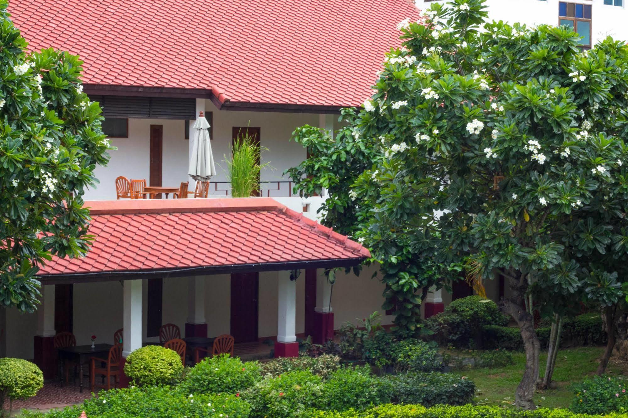 Karinthip Village Chiang Mai Exterior photo
